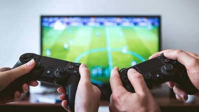 Distract yourself - Often distracting your mind to some other activity such as cooking, playing games may help in stopping the hiccups. Distract yourself - Often distracting your mind to some other activity such as cooking, playing games may help in stopping the hiccups.