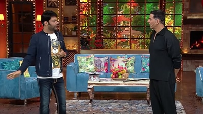 Kapil Sharma and Akshay Kumar on The Kapil Sharma Show.
