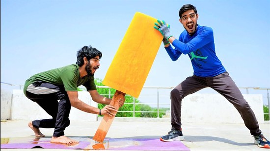 What does it take to build the “world’s biggest ice-cream”? Turns out, you have to start with a bit of carpentry. Get the frame wrong and your ice lolly will disintegrate, Sharma explains in a video posted in April. Sharma has a degree in engineering from IIT-Roorkee. It helps immensely with his videos, he says. (Photo courtesy Amit Sharma)