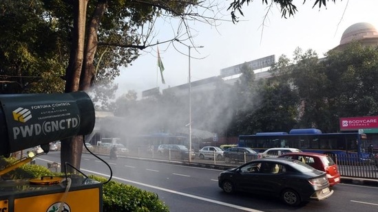 Delhi’s air quality index (AQI) was in the ‘severe’ zone on Friday morning. ((Amal KS/HT Photo)) Delhi’s air quality index (AQI) was in the ‘severe’ zone on Friday morning. ((Amal KS/HT Photo))