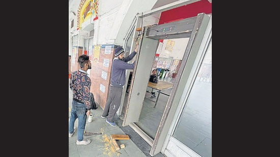 With security forces at the railway station grappling with shortage of staff, more security personnel from different parts of the state were deputed to Ludhiana. (Gurpreet Singh/HT)