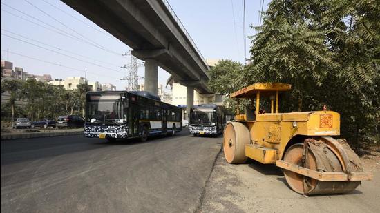 In a memorandum submitted to the SDMC municipal commissioner last month, the All SDMC Contractor Association stated that they have stopped all engineering works until they are paid. (Representational image/HT Archive)