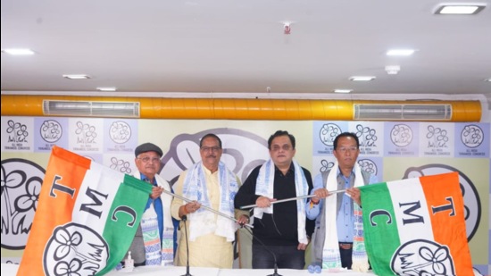 Binoy Tamang and Rohit Sharma joined the TMC in the presence of senior party leaders Bratya Basu and Moloy Ghatak. (@AITCofficial/Twitter)