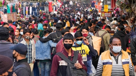 Crowded Sarojini Nagar market amid rising cases of Omicron variant of Covid-19, in New Delhi, on Thursday, Dec 23, 2021. (PTI / File Photo) Crowded Sarojini Nagar market amid rising cases of Omicron variant of Covid-19, in New Delhi, on Thursday, Dec 23, 2021. (PTI / File Photo)