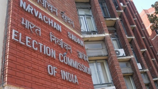 The Allahabad high court judge’s request to the Election Commission came just a day after chief election commissioner Sushil Chandra stressed that the commission is ready to hold elections in Goa and elsewhere despite the looming threat of another wave of the coronavirus disease pandemic.&nbsp;(Arvind Yadav / HT PHOTO)