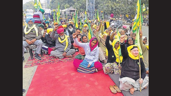 The farmers had commenced a five-day, 24-hour protest outside the mini secretariat, Ludhiana on December 20, seeking fulfilment of the promises made by the Congress government ahead of the state polls. (Gurpreet Singh/ Ludhiana)