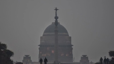 According to SAFAR data, Delhi's air quality index improved marginally on Saturday morning. (Sachin Khanna/HT File Photo) According to SAFAR data, Delhi's air quality index improved marginally on Saturday morning. (Sachin Khanna/HT File Photo)