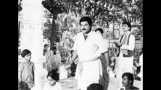 Anil Kapoor on the sets of Eeshwar (Dinesh Raheja)