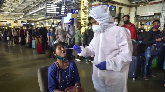 Out of the 415 new Omicron cases reported across India, Maharashtra has recorded a maximum of 108 infections. (HT File Photo/Representative Image) Out of the 415 new Omicron cases reported across India, Maharashtra has recorded a maximum of 108 infections. (HT File Photo/Representative Image)