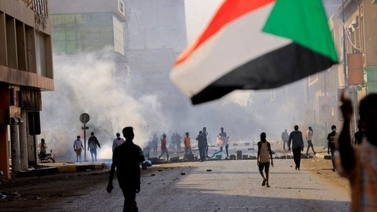 People march to the presidential palace, protesting against military rule following last month's coup in Khartoum, Sudan.(Reuters)