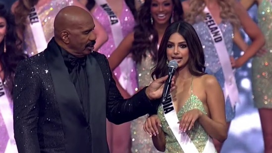 Steve Harvey asked Harnaaz Sandhu to meow on stage.