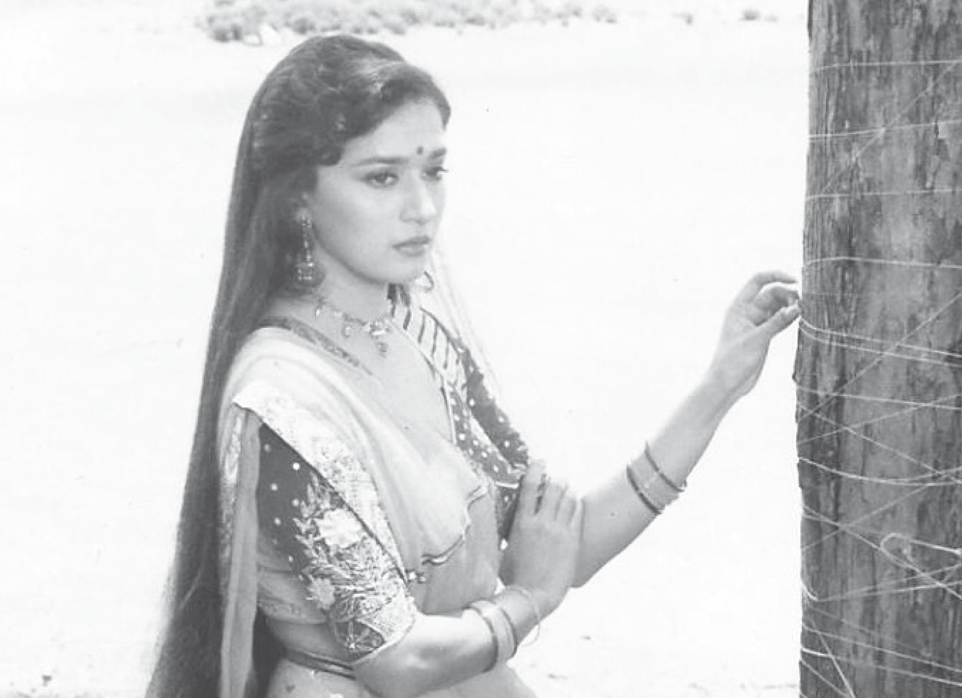 Madhuri Dixit on the sets of Ram Lakhan Madhuri Dixit on the sets of Ram Lakhan