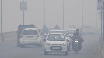 Experts say that the weather will clear by Monday, and the maximum temperature will increase to 18 degrees. (Harsimar Pal Singh/HT) Experts say that the weather will clear by Monday, and the maximum temperature will increase to 18 degrees. (Harsimar Pal Singh/HT)