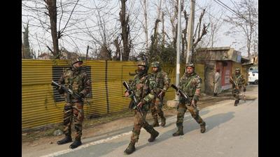 A police spokesperson said two cops were injured when suspected militants hurled a grenade on security forces deployed at Jammu and Kashmir’s Pulwama. (HT File Photo/ Representational image)