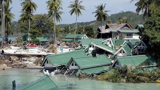 Submerged buildings are seen near the pier at Ton Sai Bay in Thailand’s Phi Phi island, December 28, 2004 after a tsunami hit the area.&nbsp;(File Photo / REUTERS)