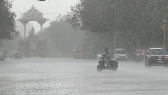 Isolated rainfall, thunderstorm, hailstorm, and snowfall is likely in several areas of India from today onwards.&nbsp;(File Photo)