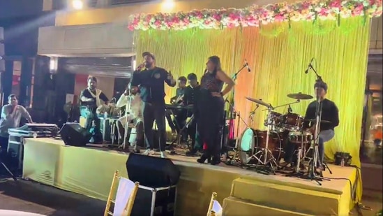 Mika Singh gatecrashed a wedding and performed for guests.&nbsp;