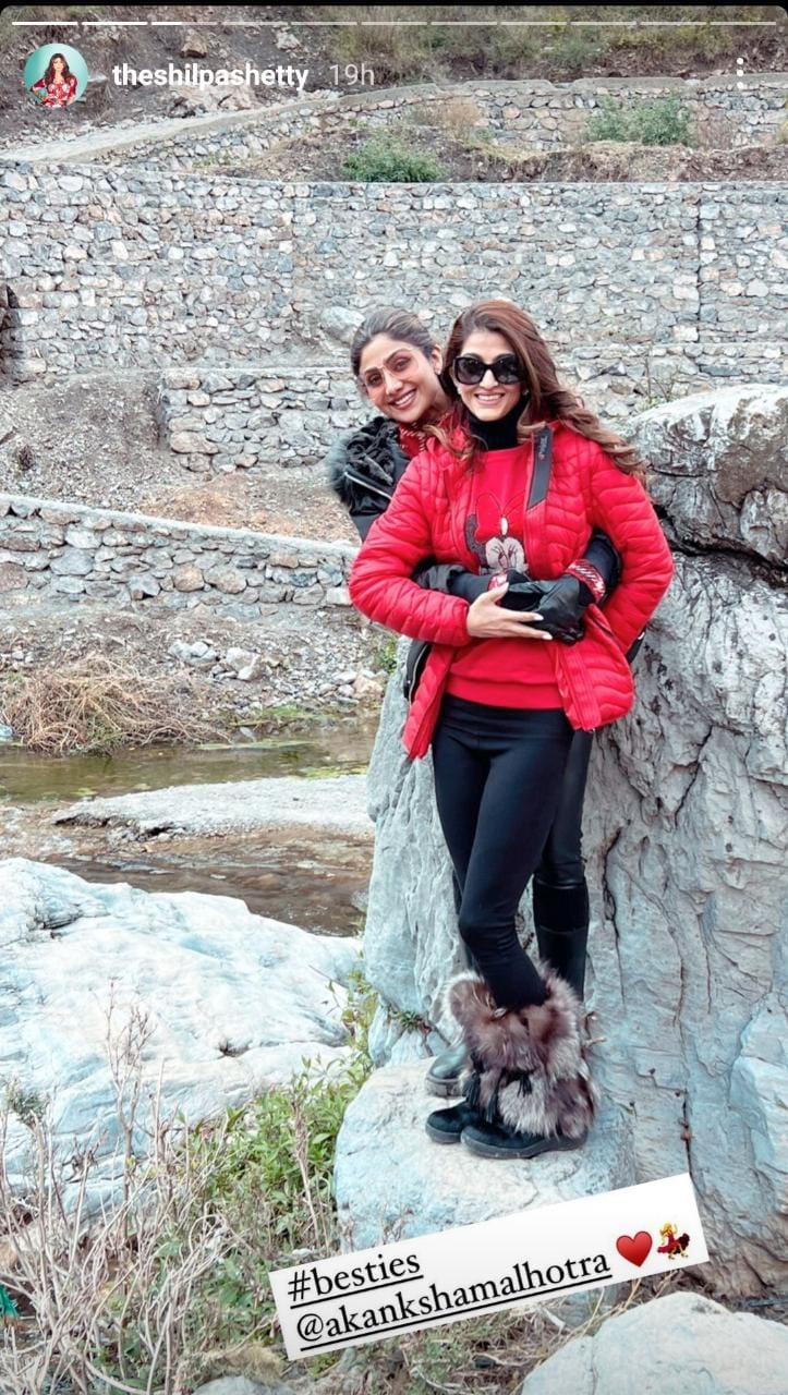 Shilpa Shetty poses with her friend Akanksha Malhotra. (Instagram)