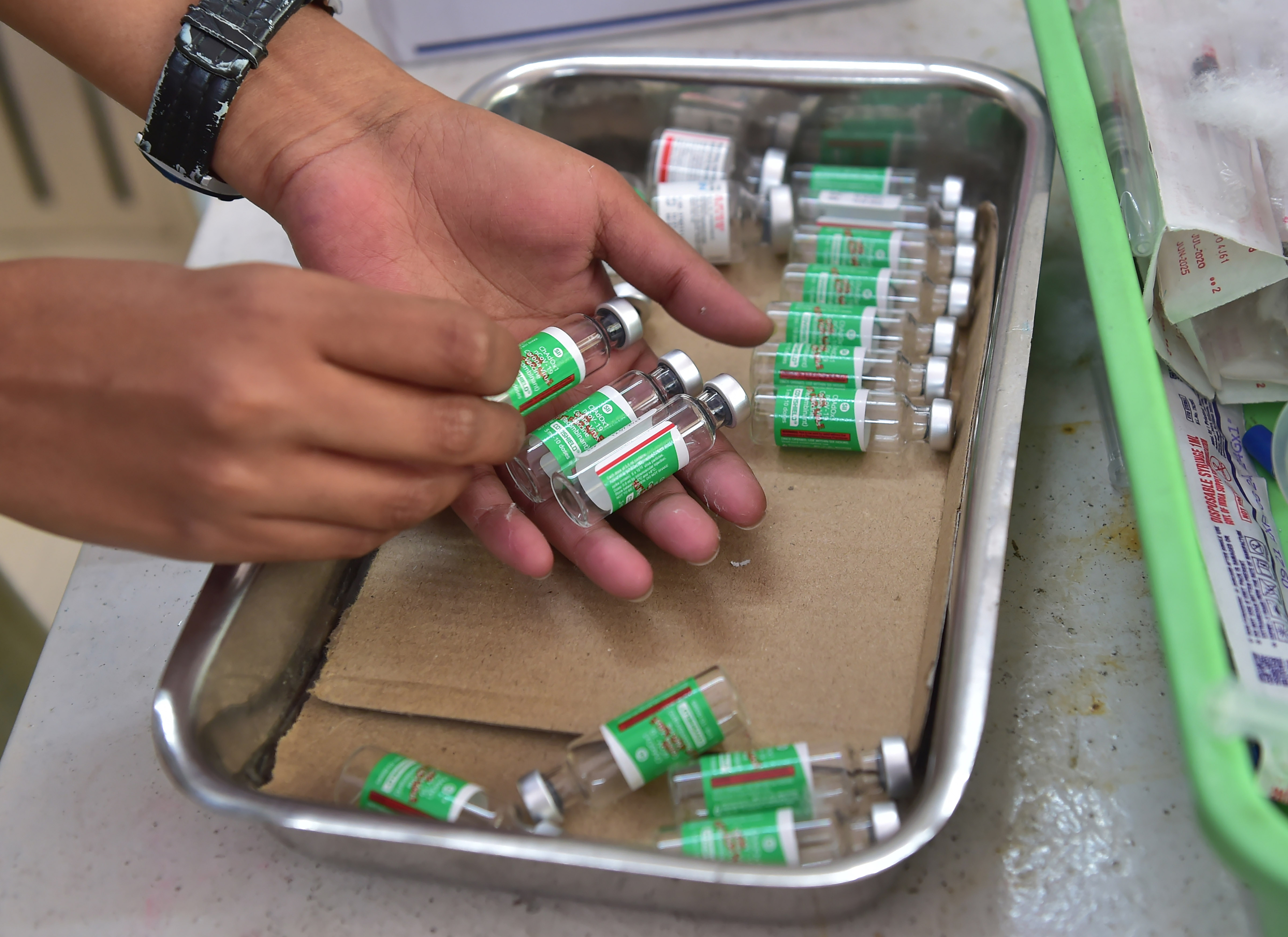 The government will unveil the details of ‘precaution dose’ including which vaccine to be taken as the third dose. (PTI) The government will unveil the details of ‘precaution dose’ including which vaccine to be taken as the third dose. (PTI)