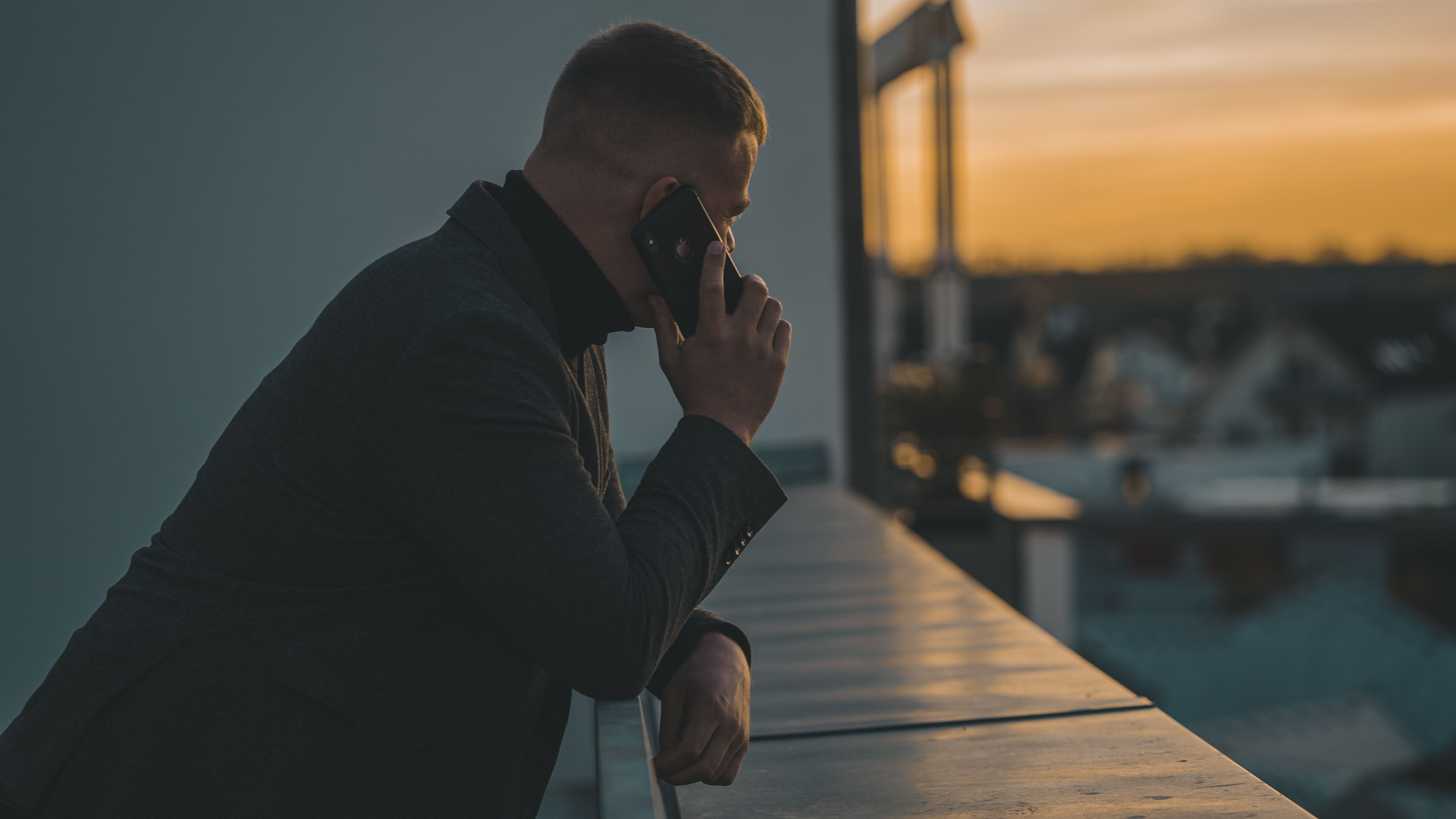 Check Up On Loved Ones (Unsplash) Check Up On Loved Ones (Unsplash)
