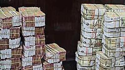 Cash recovered in Kannauj. (HT Correspondent ) Cash recovered in Kannauj. (HT Correspondent )