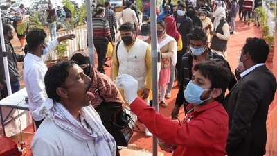 A healthcare worker collects a swab sample for the Covid-19 testing in the wake of the new variant Omicron.&nbsp; (Rajeev Gupta / ANI)