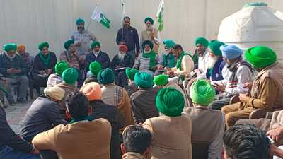 Bhartiya Kisan Union (Ekta-Dakaunda) representatives during a meeting in Barnala on Monday. Bhartiya Kisan Union (Ekta-Dakaunda) representatives during a meeting in Barnala on Monday.