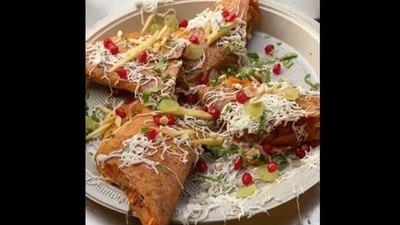 The fire fruits dosa from Ayyer Ji Dosa Wale - located in Geeta Colony, Delhi, (instagram/@oye.foodieee) The fire fruits dosa from Ayyer Ji Dosa Wale - located in Geeta Colony, Delhi, (instagram/@oye.foodieee)