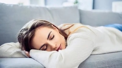 In case you like sleeping in sweaters, it is advised to apply moisturiser on skin to keep it safe. 