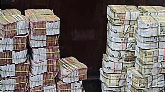 Cash recovered in Kannauj. (HT Correspondent )