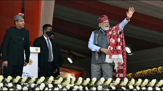 Prime Minister Narendra Modi waving to the gathering during the public rally on the completion of four years of the Jai Ram Thakur-led BJP government at Paddal Ground in Mandi on Monday. (Birbal Sharma/HT)