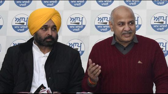 The results in Chandigarh have made it clear that people are all set to give a chance to Delhi chief minister Arvind Kejriwal’s model of development, said Delhi deputy chief minister Manish Sisodia. (HT Photo)