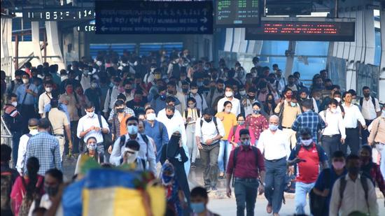 Brihanmumbai Municipal Corporation (BMC) is set to increase its deployment of marshals across all 24 administrative wards in the city from the current 700 to an unspecified number to control crowds as well as monitor mask violations in public places. (HT) Brihanmumbai Municipal Corporation (BMC) is set to increase its deployment of marshals across all 24 administrative wards in the city from the current 700 to an unspecified number to control crowds as well as monitor mask violations in public places. (HT)