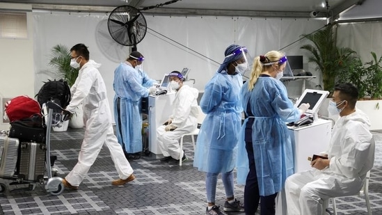 Travellers receive tests for the coronavirus disease (Covid-19) at a pre-departure testing facility as countries react to the new coronavirus Omicron variant, outside the international terminal at Sydney Airport in Australia on November 29, 2021.&nbsp;(REUTERS)