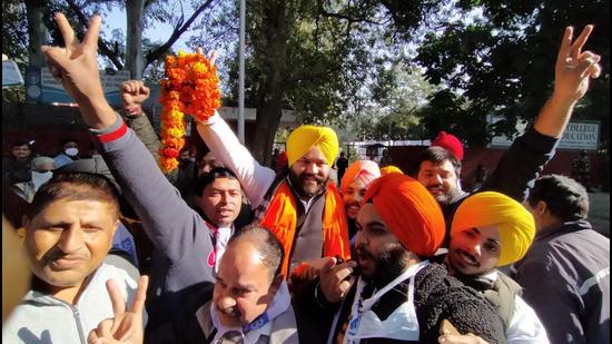 Aam Aadmi Party candidate Damanpreet Singh (centre) celebrating his victory along with supporters in Sector 20, Chandigarh, on Monday. (Keshav Singh/HT)