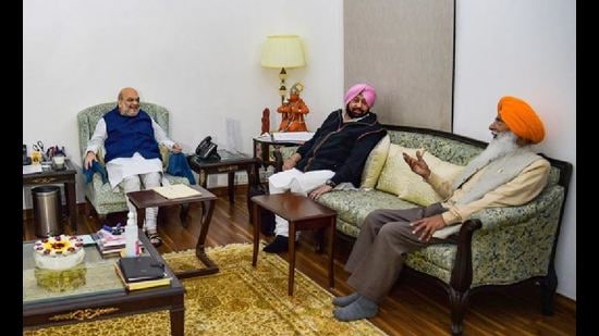 Union home minister Amit Shah with Punjab Lok Congress leader Amarinder Singh and Shiromani Akali Dal (Sanyukt) president Sukhdev Singh Dhindsa during a meeting ahead of the Punjab assembly polls.