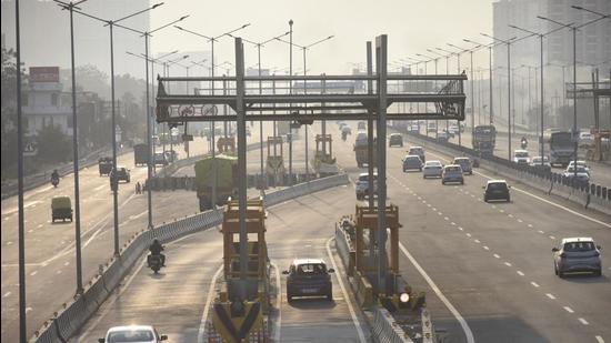 A view of the Dasna toll plaza on the Delhi Meerut Expressway, in Ghaziabad on Monday. (Sakib Ali/HT)