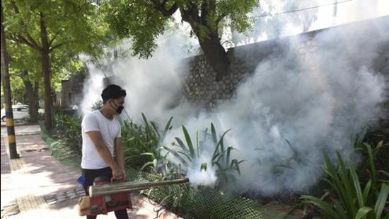 Delhi reported the maximum fatalities and cases of the disease in 2015, when 60 people died of dengue and 15,687 got infected. (Picture for representation only/HT Archive)