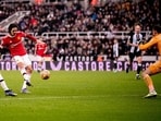Edinson Cavani scores for Manchester United. (Getty)