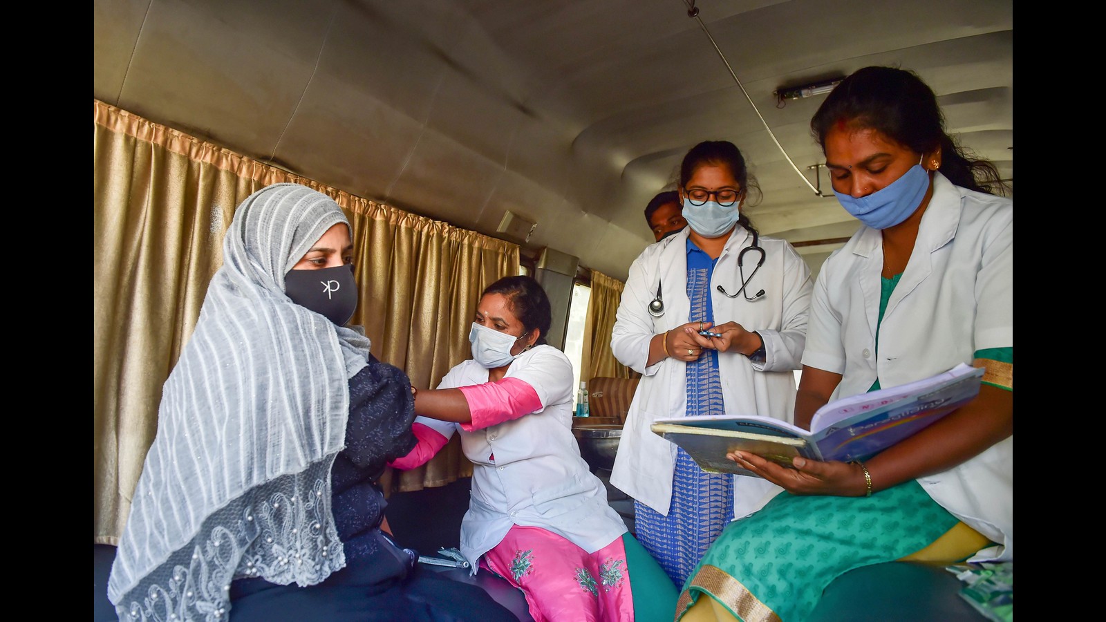 Spike in Covid cases in Bengaluru Latest News India Hindustan Times