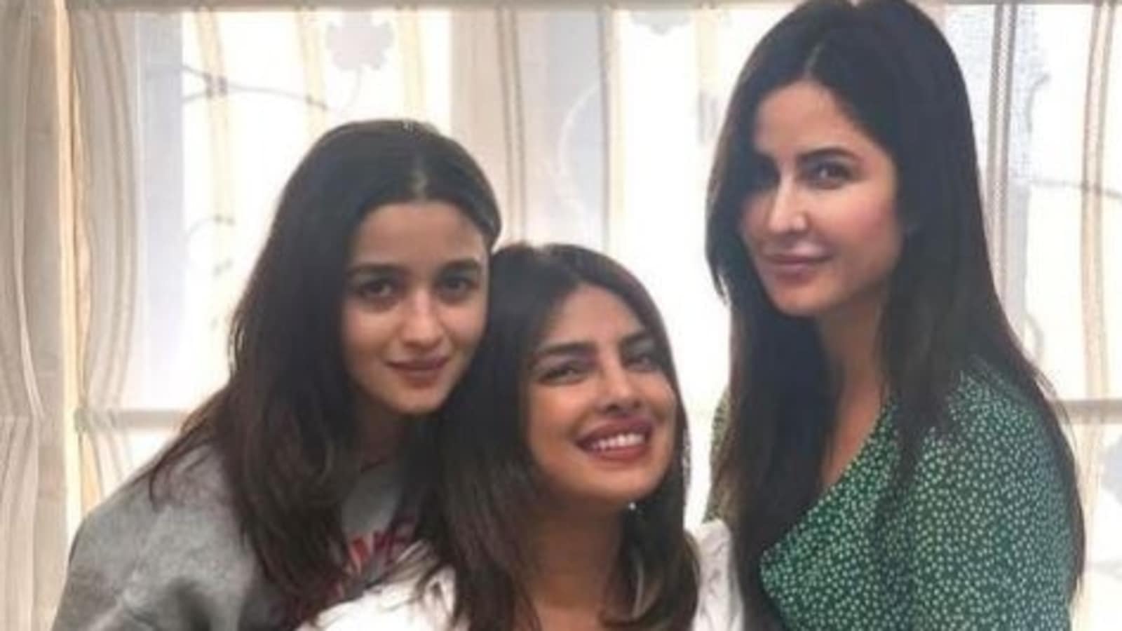 1600px x 900px - Jee Le Zaraa: Zoya Akhtar reveals Katrina Kaif, Alia Bhatt called her after  Priyanka Chopra reached out to them | Bollywood - Hindustan Times