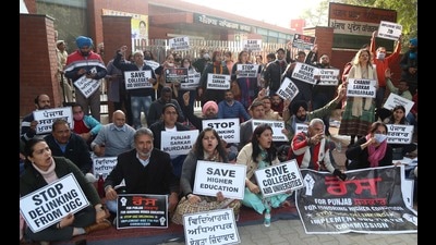 University and college teachers protesting outside the Congress Bhawan in Sector 15, Chandigarh, on Tuesday. (Sanjeev Sharma/HT)