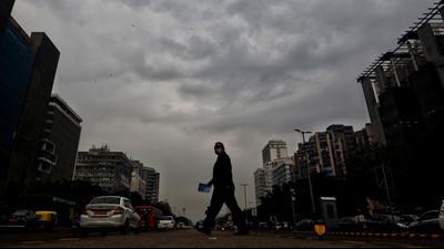 Delhi recorded a maximum temperature of 18 degrees Celsius, three notches below normal, at Safdarjung station that is considered the representative data for the city. The minimum temperature stayed at 9.4 degrees Celsius -- two degrees above normal. (Sanchit Khanna/HT) Delhi recorded a maximum temperature of 18 degrees Celsius, three notches below normal, at Safdarjung station that is considered the representative data for the city. The minimum temperature stayed at 9.4 degrees Celsius -- two degrees above normal. (Sanchit Khanna/HT)