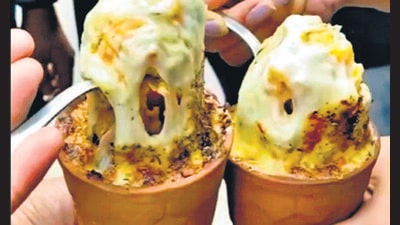 Kulhad-baked cheesy momos made by a Delhi-based street vendor in Krishna Nagar broke the internet. Kulhad-baked cheesy momos made by a Delhi-based street vendor in Krishna Nagar broke the internet.