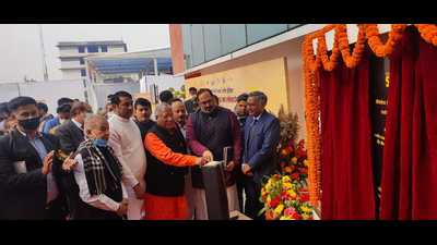 Union minister Rajeev Chandrashekhar inaugurating STPI centre in Meerut alongwith MP of Meerut Rajendra Agarwal on Tuesday in Meerut (HT)