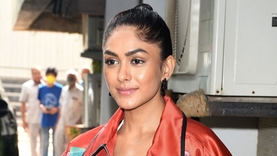 Mrunal Thakur poses for pictures during the promotion of her upcoming film Jersey in Mumbai. (PTI) Mrunal Thakur poses for pictures during the promotion of her upcoming film Jersey in Mumbai. (PTI)
