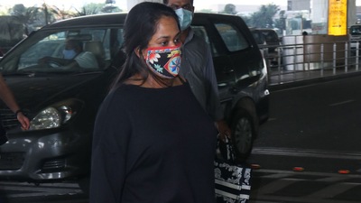 Aayush Sharma's wife Arpita Khan Sharma accompanied him for the vacation. She was spotted with her kids and other family members at the Mumbai airport. (Varinder Chawla) Aayush Sharma's wife Arpita Khan Sharma accompanied him for the vacation. She was spotted with her kids and other family members at the Mumbai airport. (Varinder Chawla) 