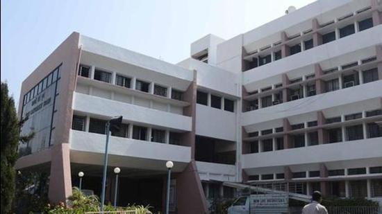 Pune Cantonment Board (PCB) main building. Acting on HC orders, the chief secretary has called PCB CEO for a hearing at his office on January 11 in connection with the pending tax dues of over ₹459 crore. (HT)
