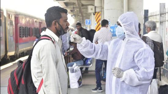 In the wake of the recent spike in cases in Mumbai and with the increasing number of patients infected with the Omicron variant, the BMC had announced new curbs on December 24. (HT Photo) In the wake of the recent spike in cases in Mumbai and with the increasing number of patients infected with the Omicron variant, the BMC had announced new curbs on December 24. (HT Photo)