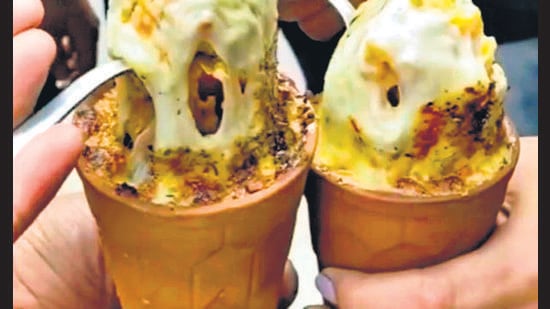 Kulhad-baked cheesy momos made by a Delhi-based street vendor in Krishna Nagar broke the internet.